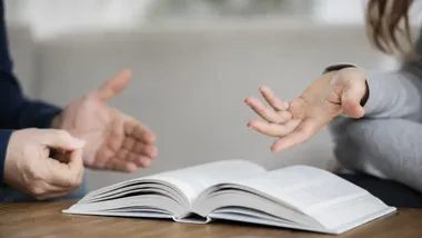 W Filii nr 4 książka stanie się pretekstem do ważnej rozmowy.
